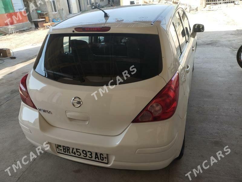 Nissan Versa 2010 - 130 000 TMT - Гарадамак Шор - img 5