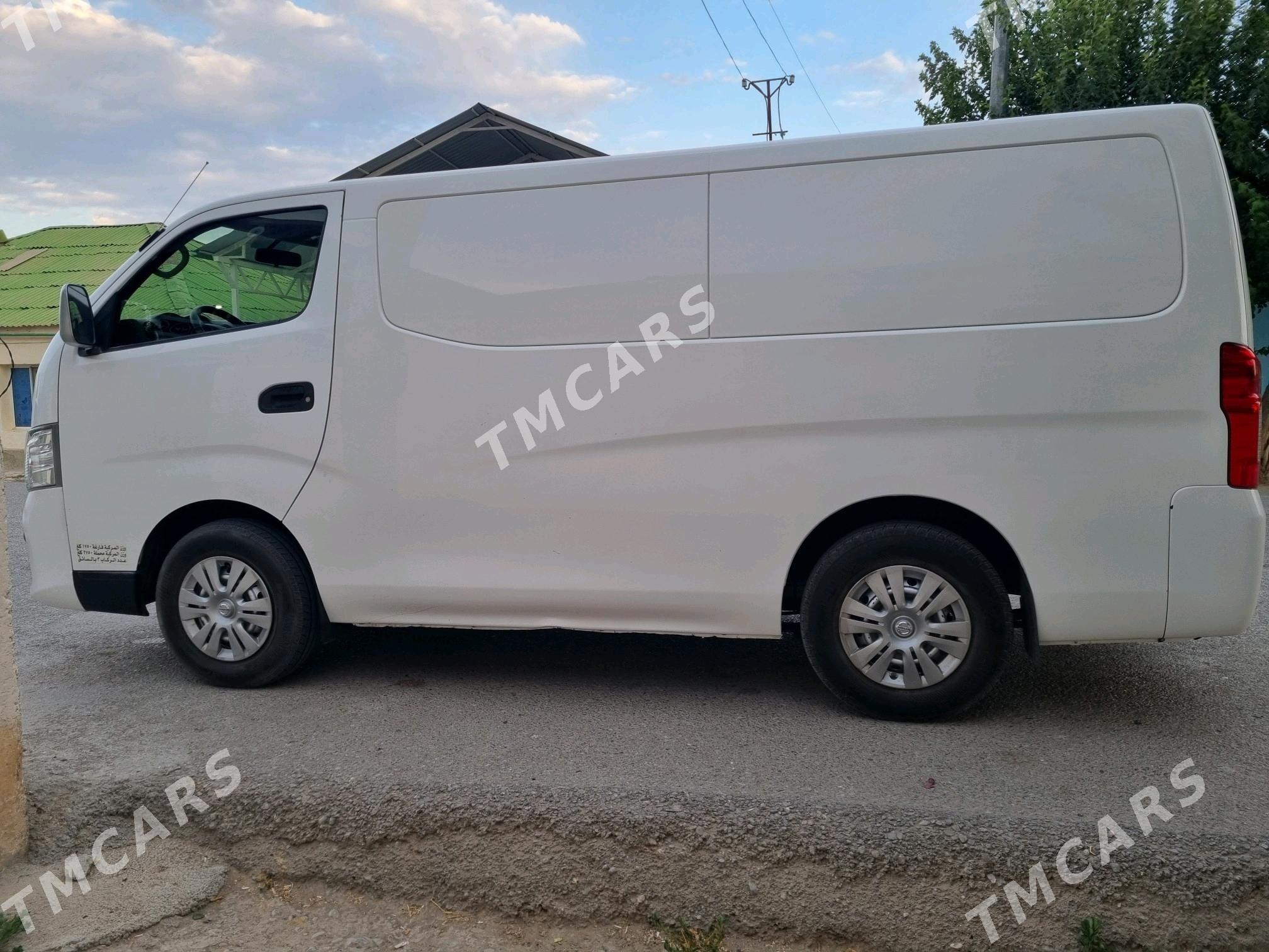 Nissan Urvan 2021 - 325 000 TMT - Büzmeýin - img 3