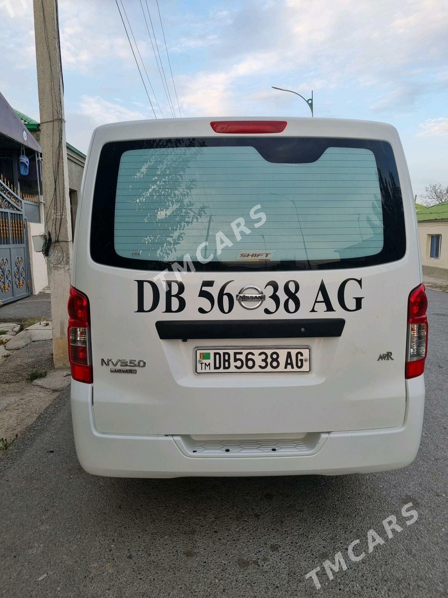Nissan Urvan 2021 - 325 000 TMT - Büzmeýin - img 4