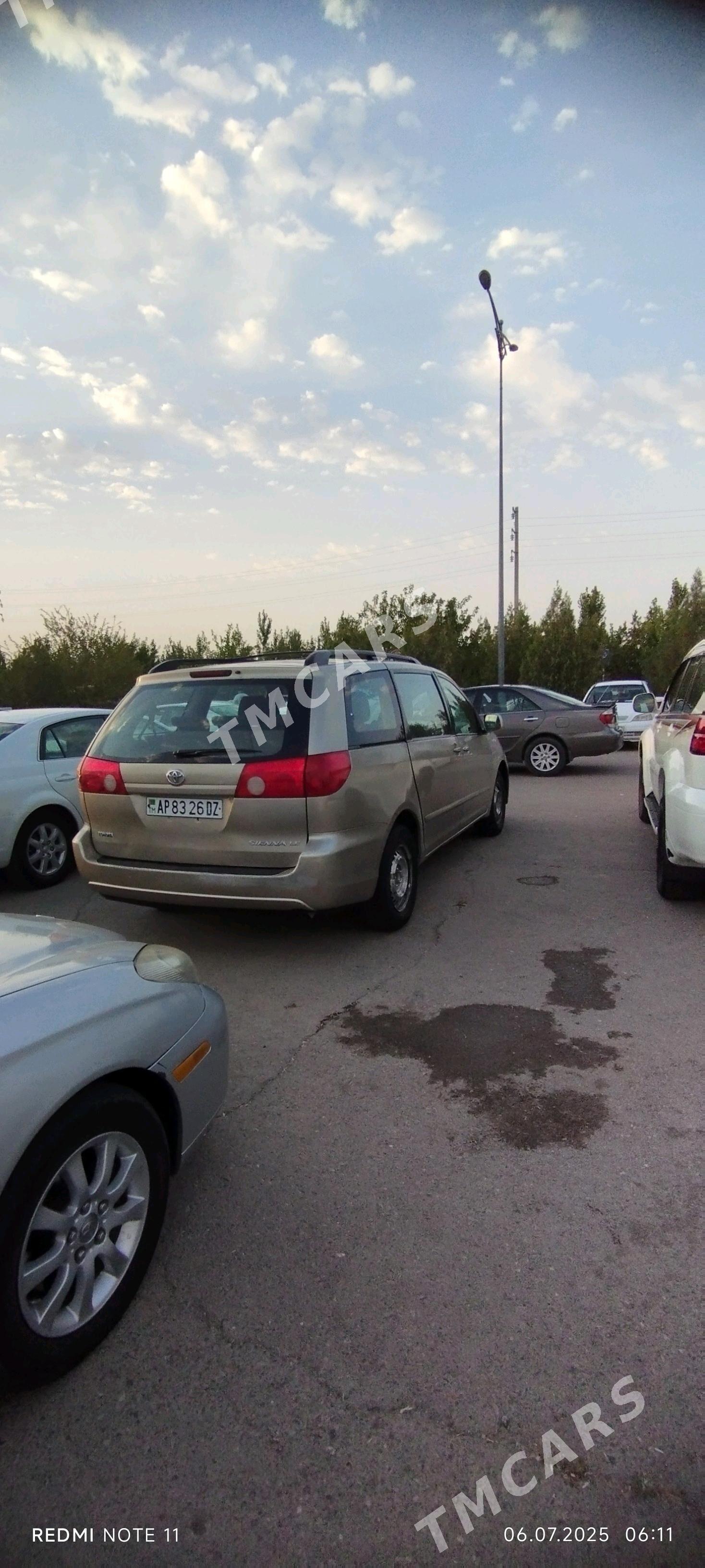 Toyota Sienna 2008 - 180 000 TMT - етр. Туркменбаши - img 2