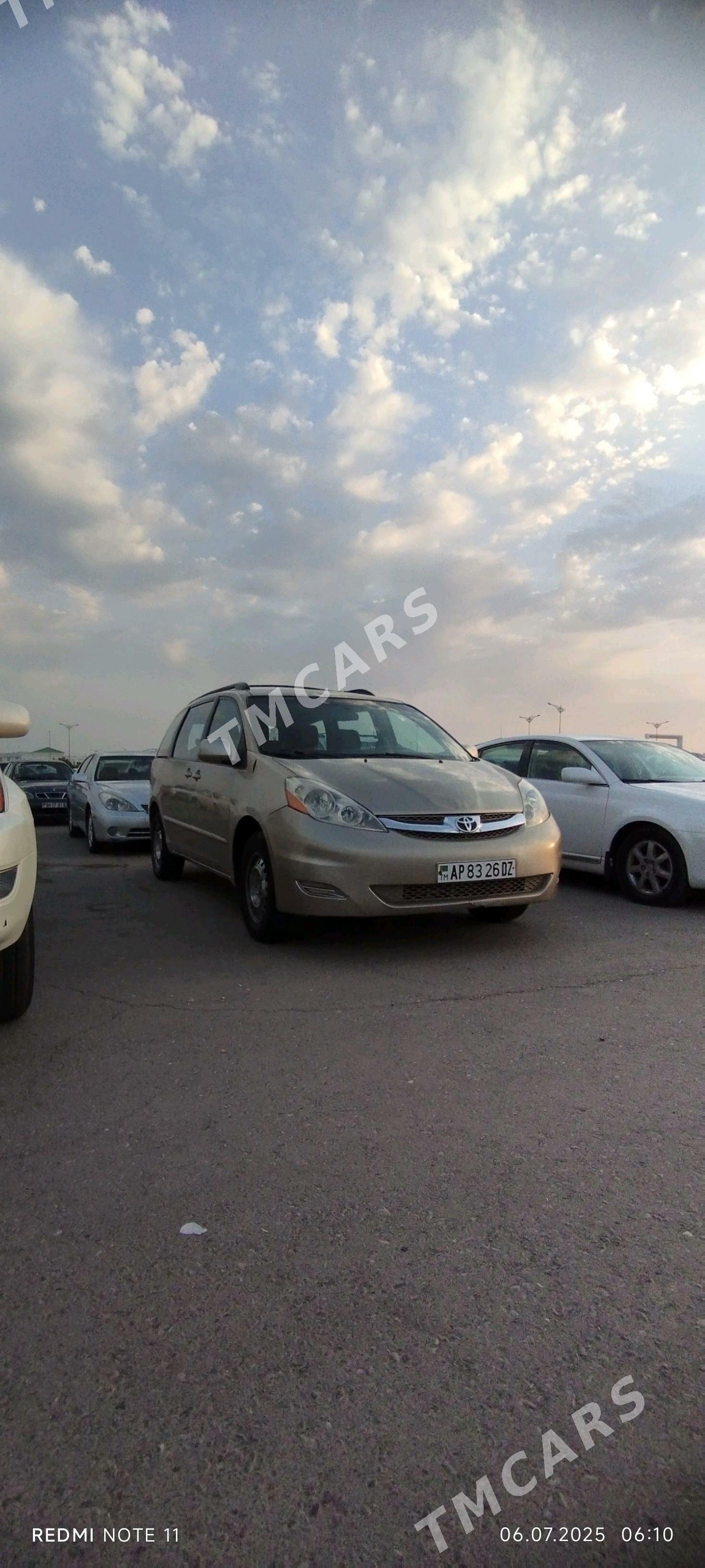 Toyota Sienna 2008 - 180 000 TMT - етр. Туркменбаши - img 3