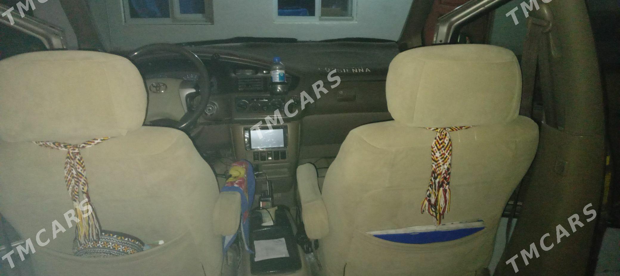 Toyota Sienna 2002 - 135 000 TMT - Теджен - img 3