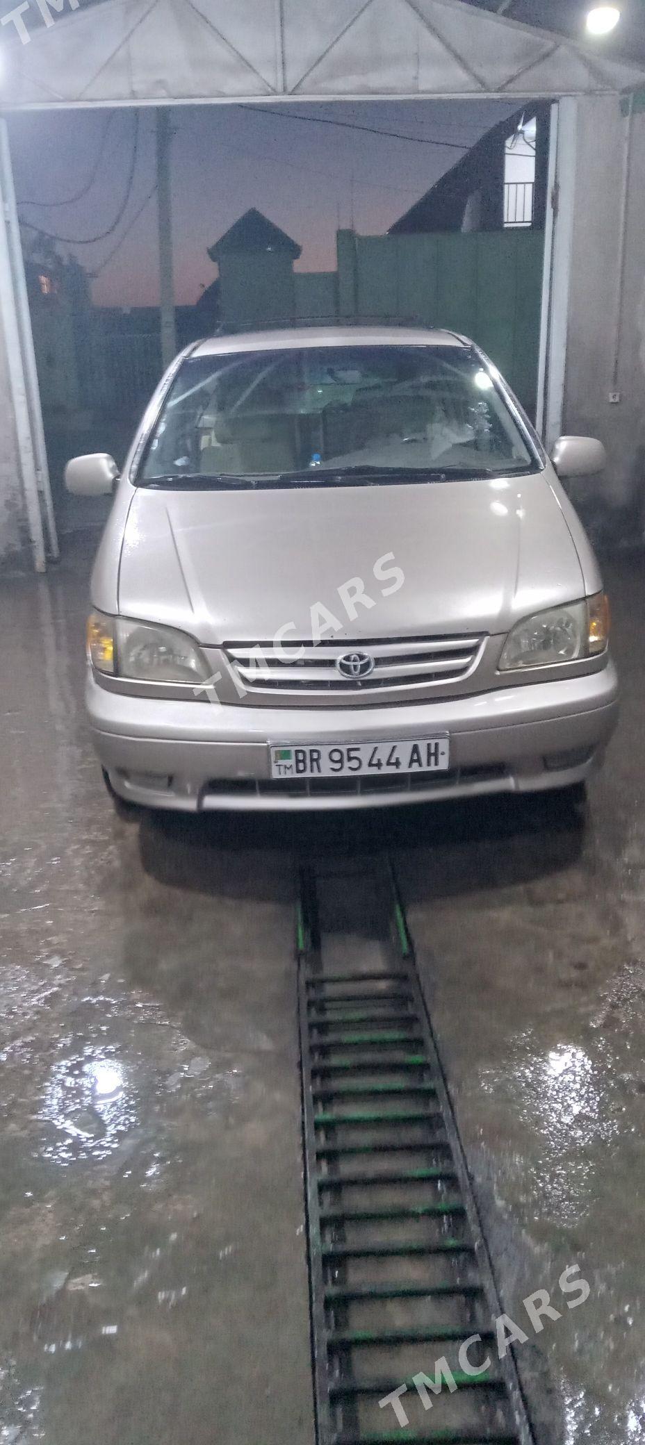 Toyota Sienna 2002 - 135 000 TMT - Теджен - img 4