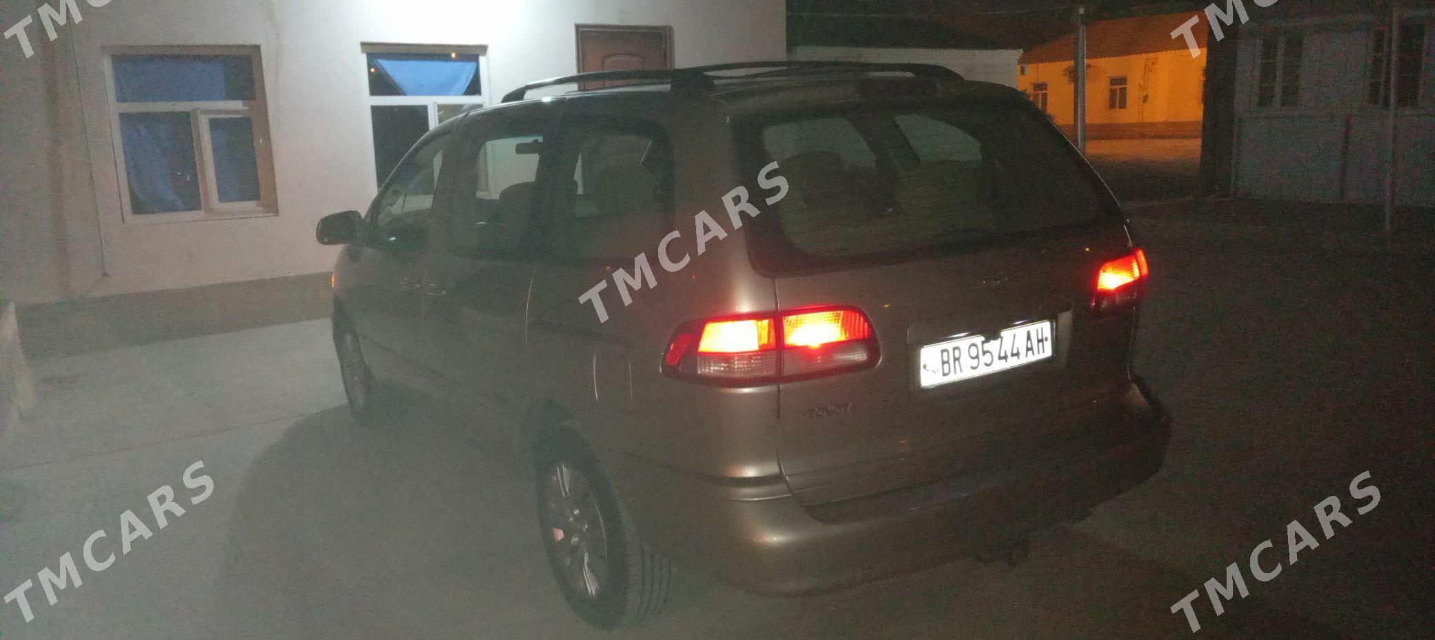 Toyota Sienna 2002 - 135 000 TMT - Теджен - img 2