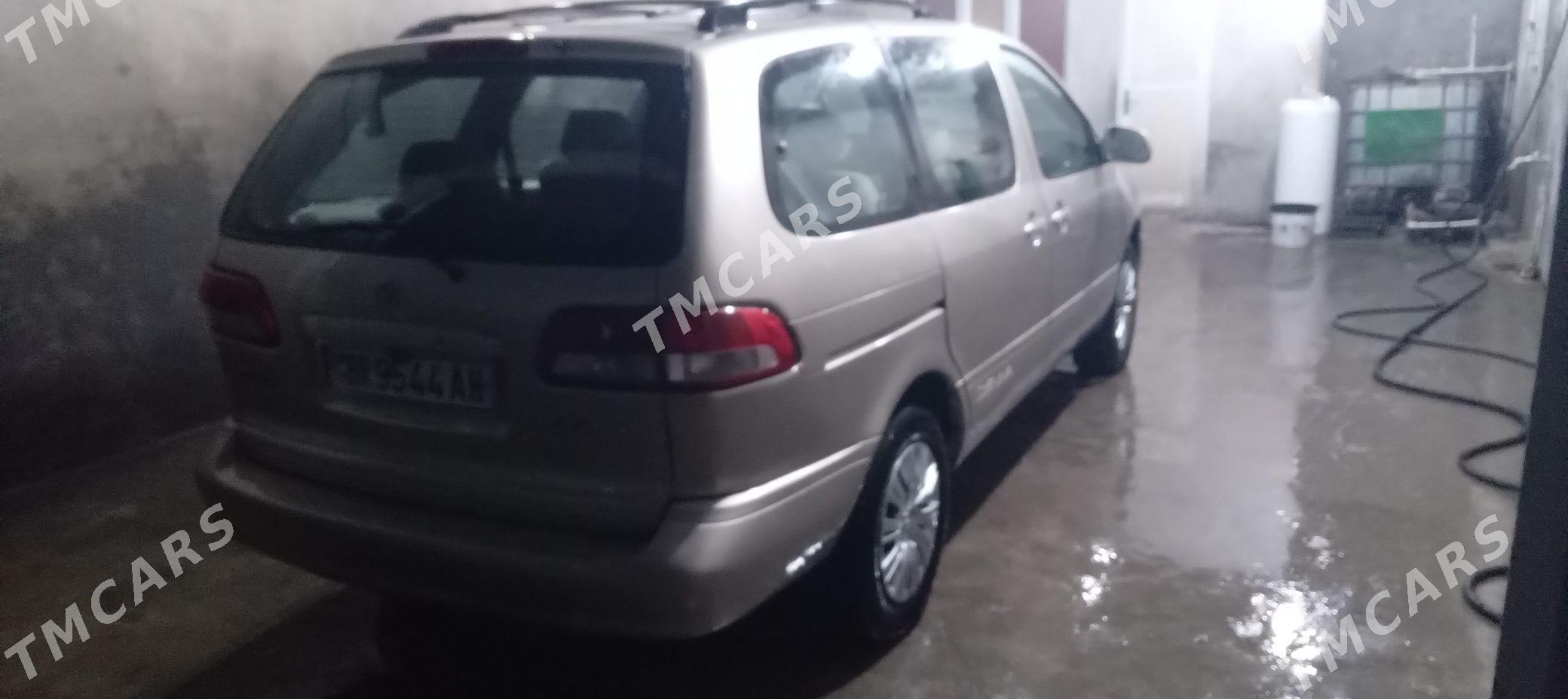 Toyota Sienna 2002 - 135 000 TMT - Теджен - img 9