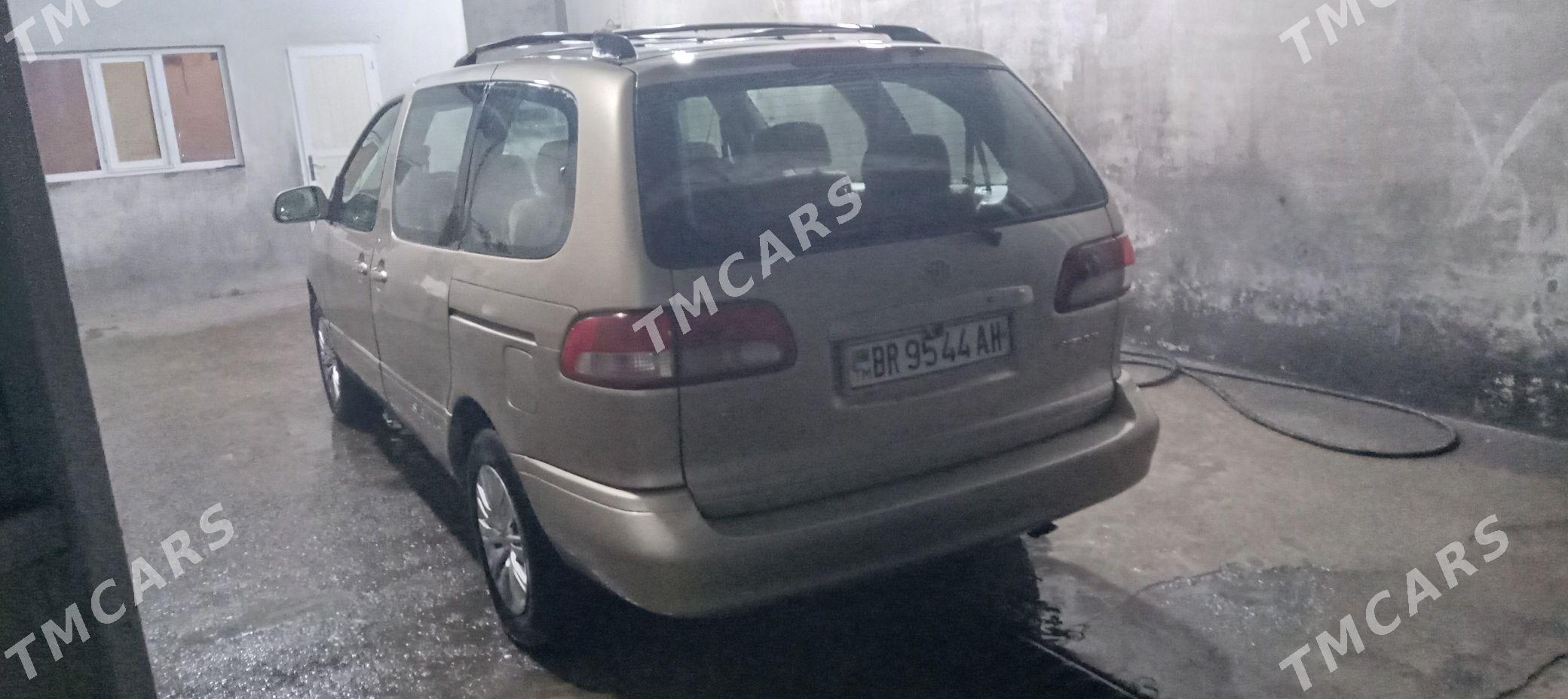 Toyota Sienna 2002 - 135 000 TMT - Теджен - img 10