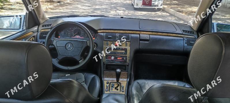 Mercedes-Benz E320 1999 - 105 000 TMT - Гумдаг - img 2