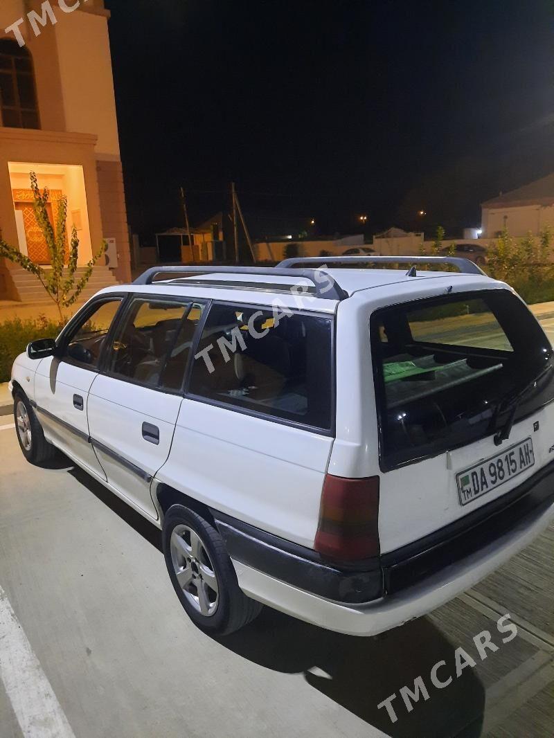 Opel Astra 1995 - 38 000 TMT - Бахарден - img 3