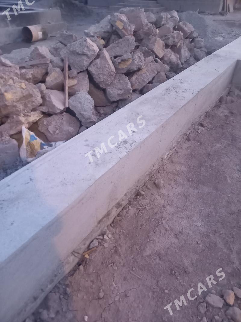 But kamen - Гурбансолтан Едже - img 2