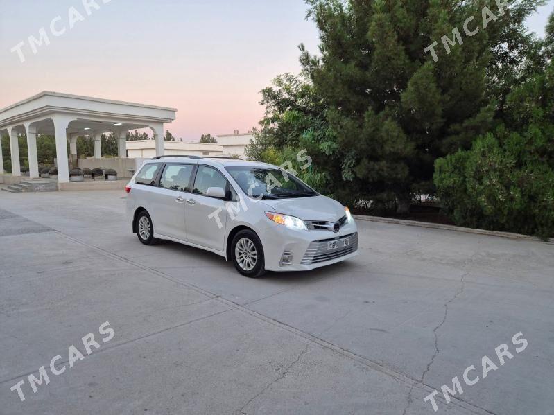 Toyota Sienna 2018 - 470 000 TMT - Гёкдепе - img 7