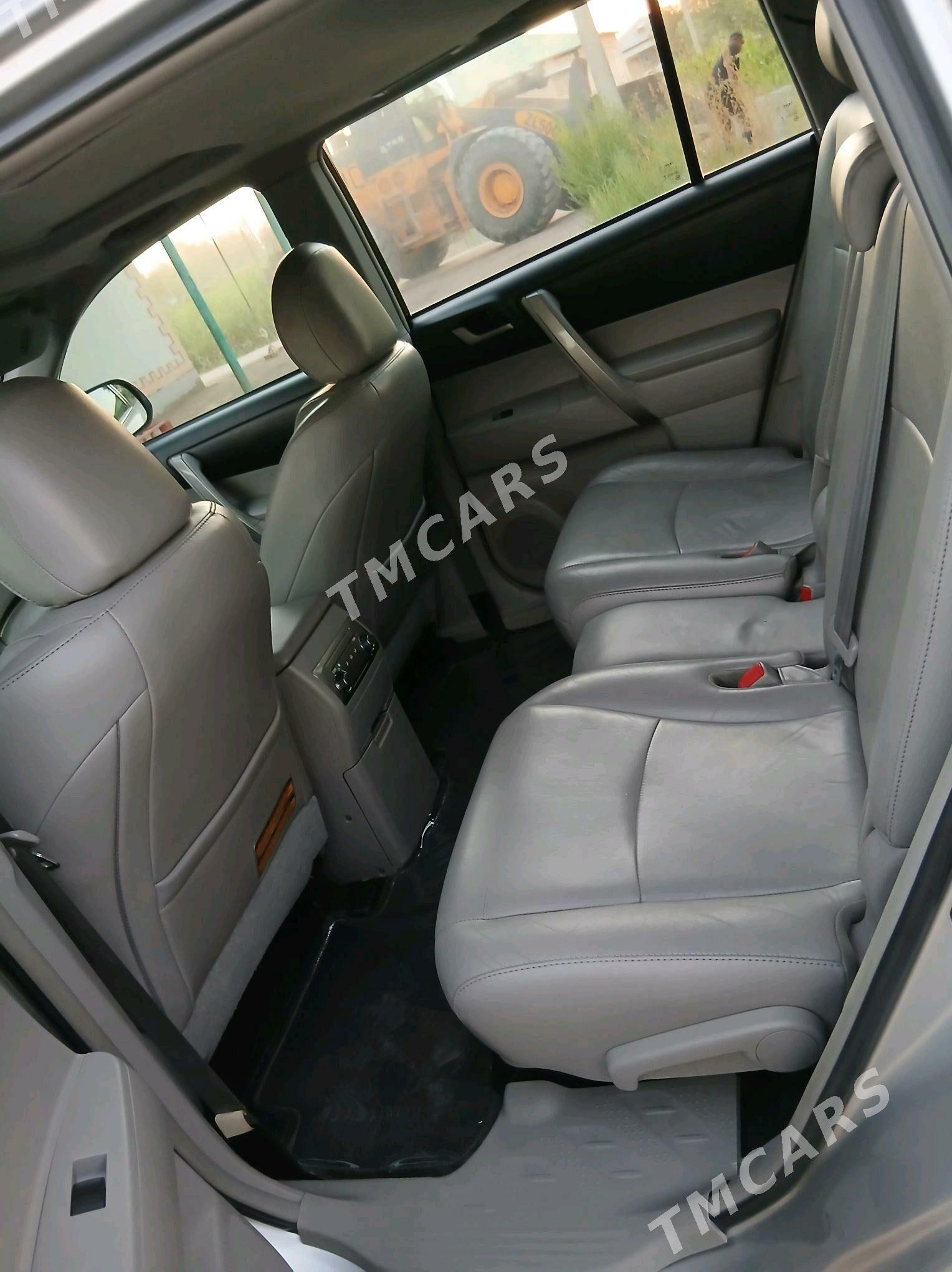 Toyota Highlander 2010 - 360 000 TMT - Кёнеургенч - img 2