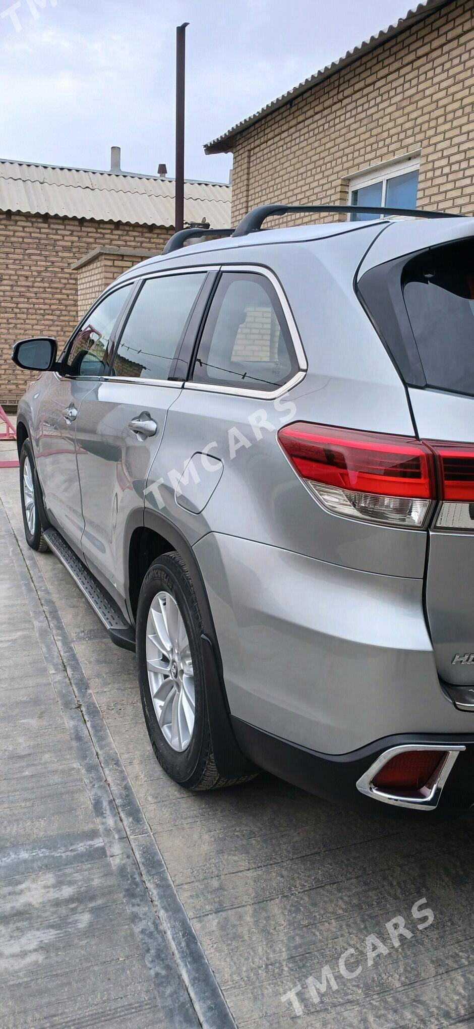 Toyota Highlander 2019 - 480 000 TMT - Теджен - img 5