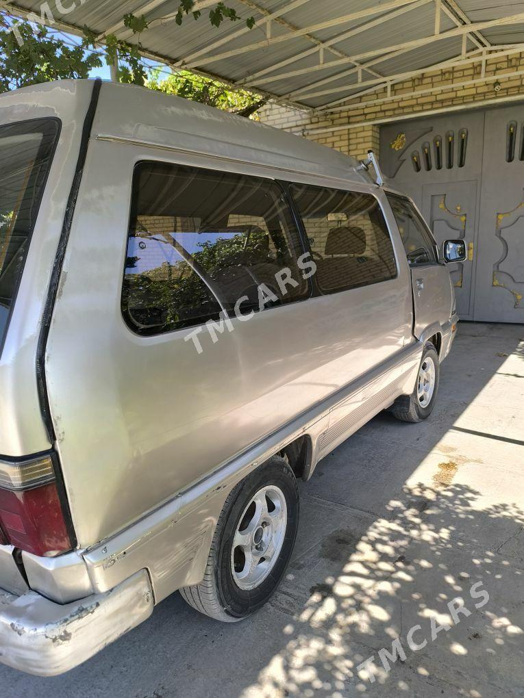 Toyota Town Ace 1991 - 25 000 TMT - Дянев - img 2
