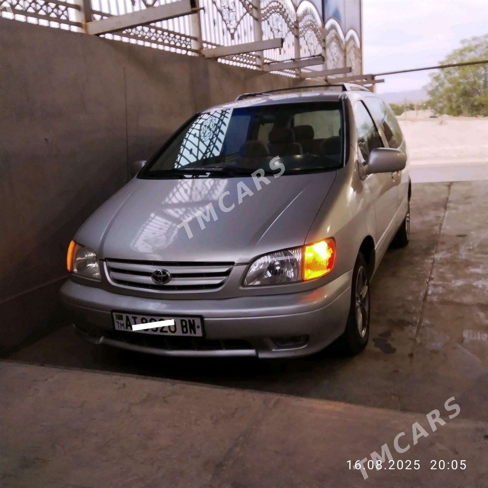 Toyota Sienna 2002 - 150 000 TMT - Гызыларбат - img 5