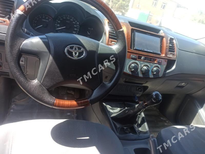 Toyota Hilux 2012 - 298 000 TMT - Мургап - img 4