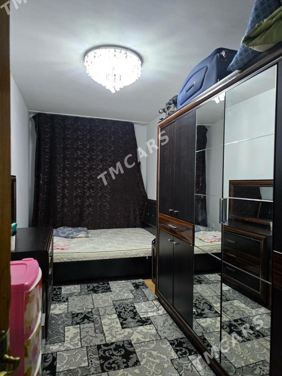 Magtymguly Uniweriň yanynda - Aşgabat - img 2