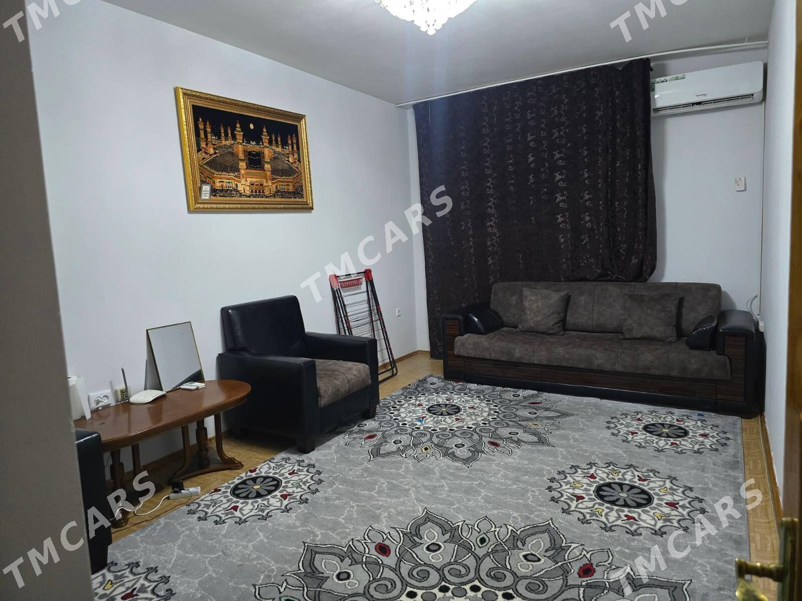 Magtymguly Uniweriň yanynda - Aşgabat - img 3