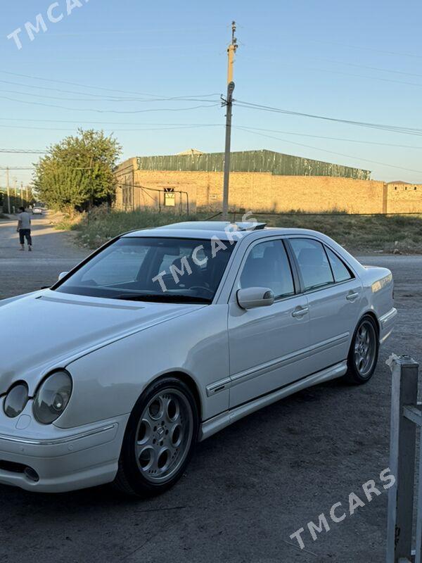 Mercedes-Benz E55 AMG 2000 - 200 000 TMT - Туркменабат - img 3