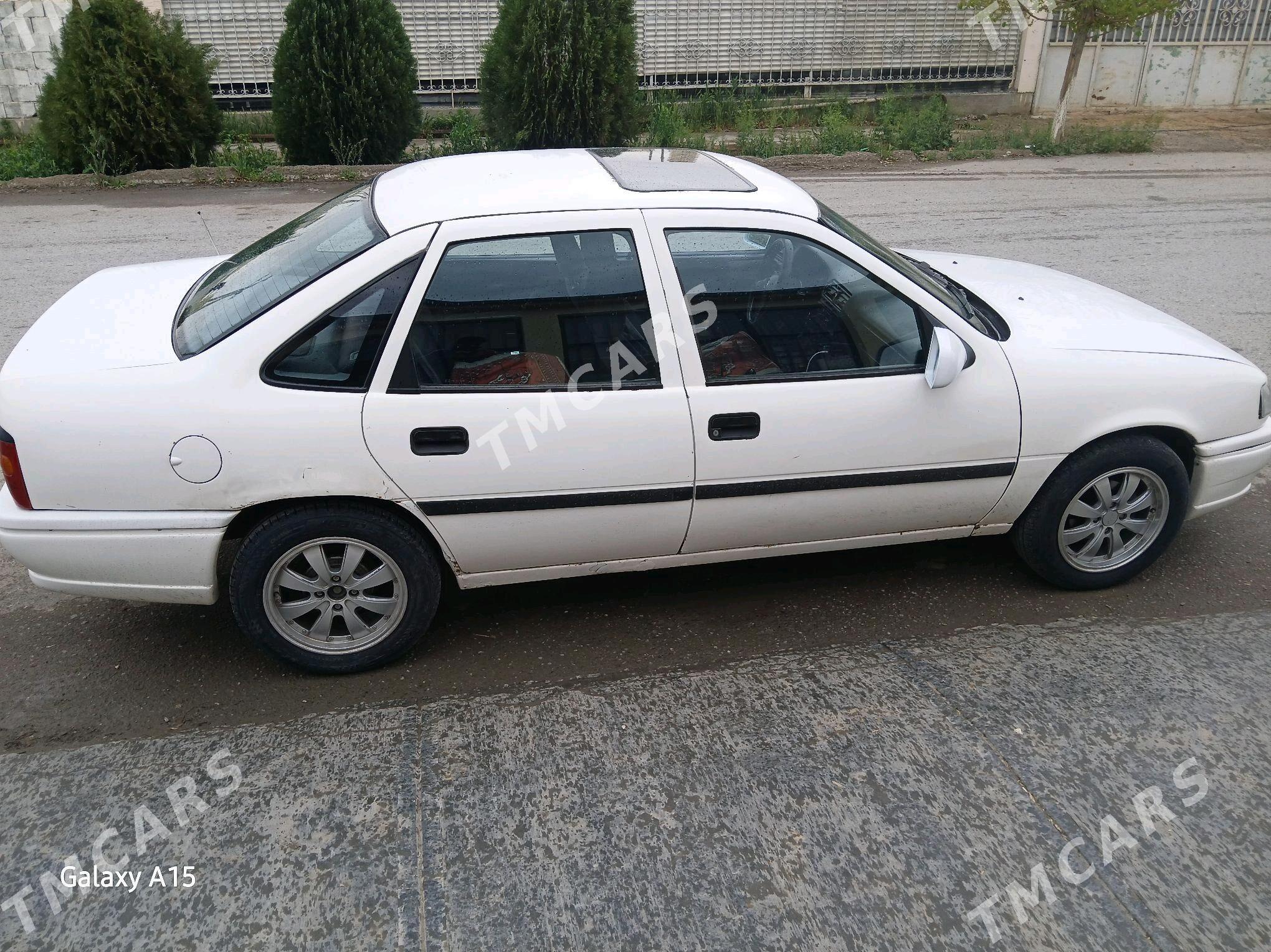 Opel Vectra 1993 - 32 000 TMT - Бузмеин - img 2