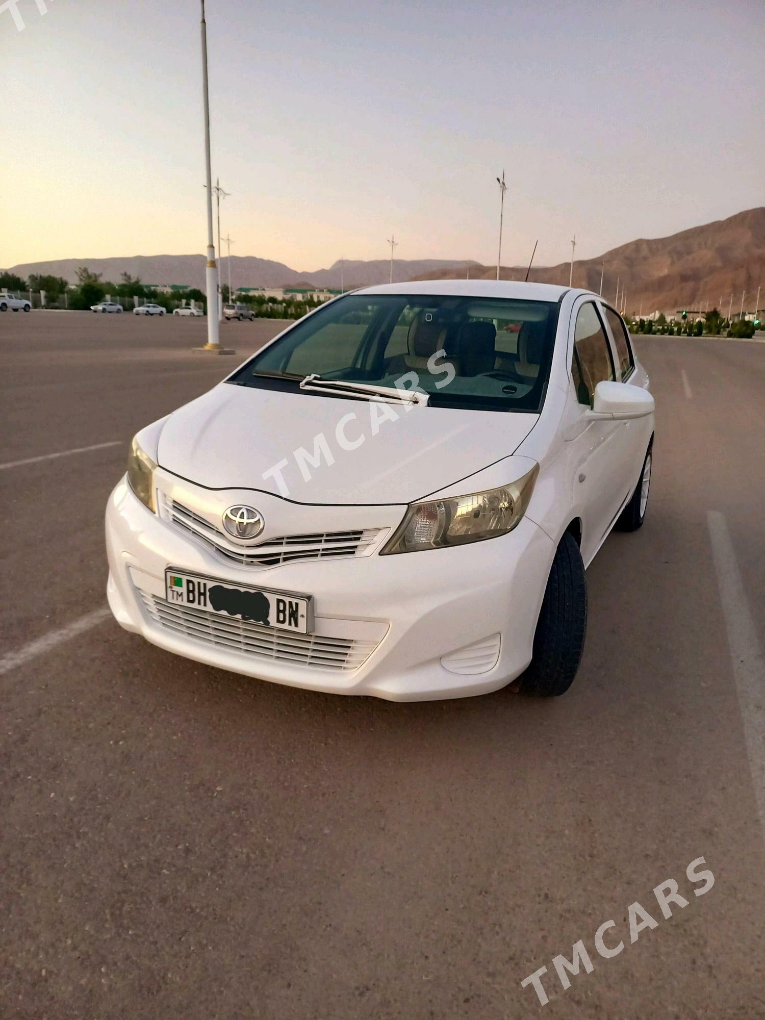 Toyota Yaris 2012 - 135 000 TMT - Балканабат - img 4