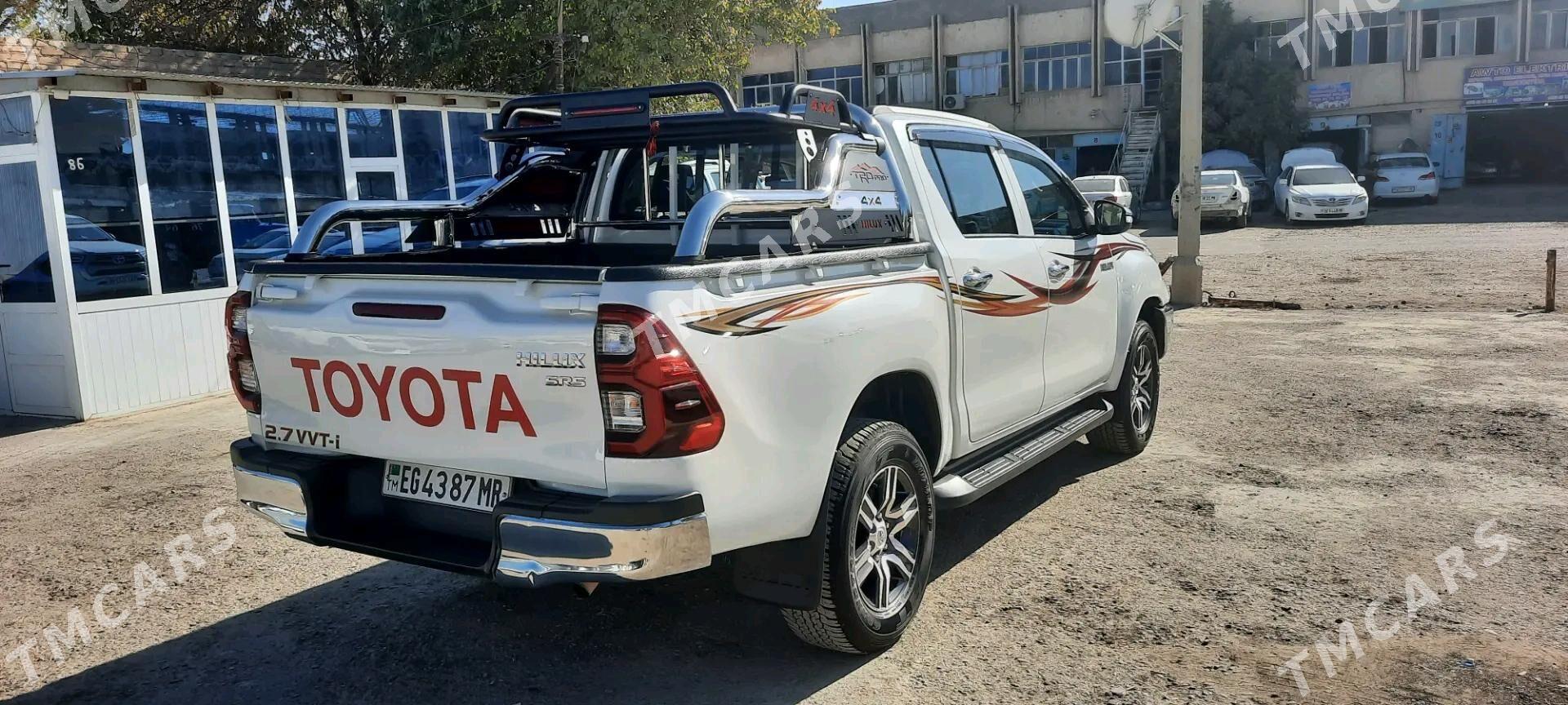 Toyota Hilux 2022 - 605 000 TMT - Мары - img 5