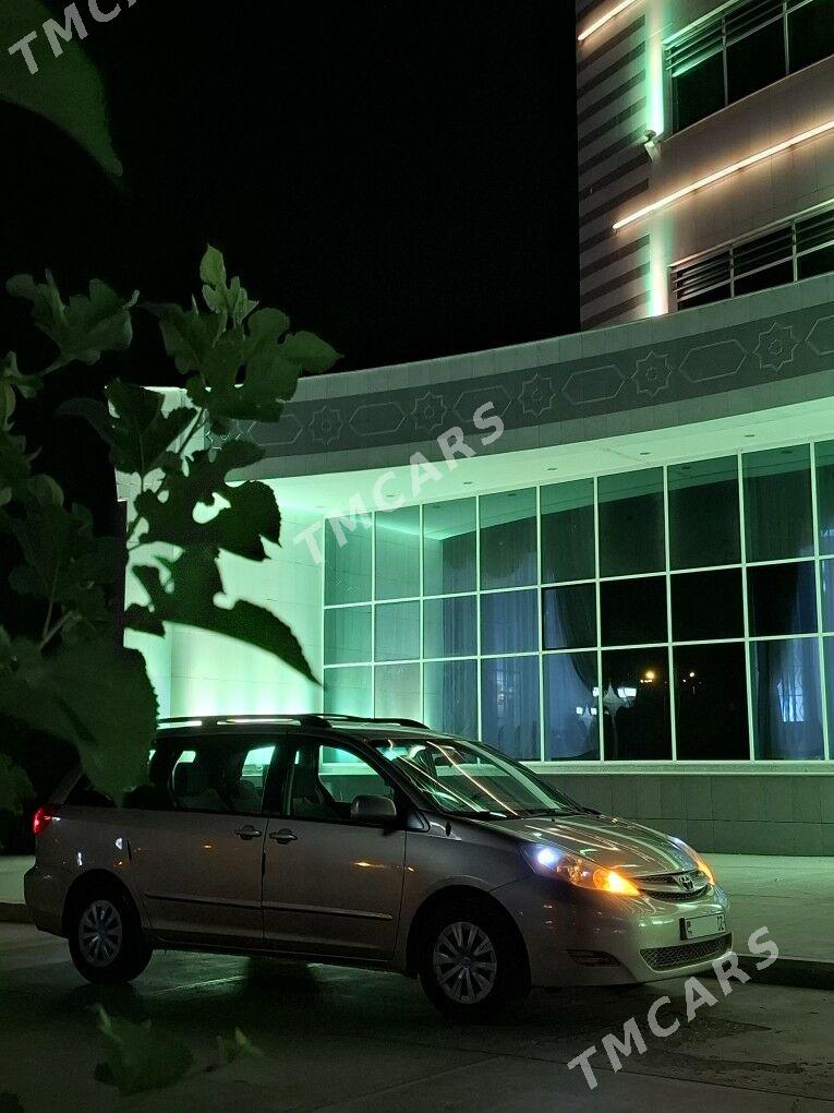 Toyota Sienna 2008 - 240 000 TMT - Дашогуз - img 3