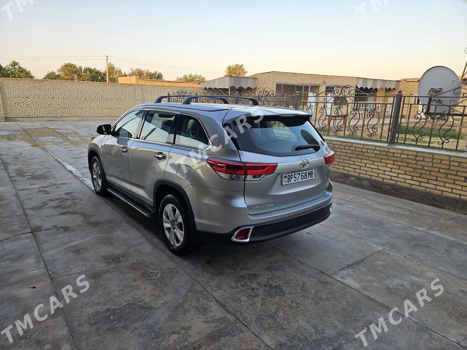 Toyota Highlander 2019 - 420 000 TMT - Байрамали - img 3