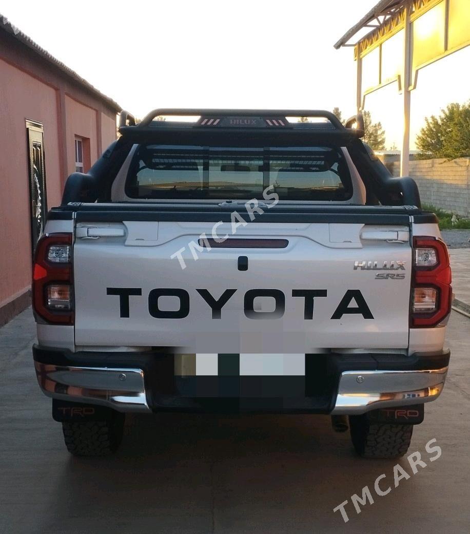 Toyota Hilux 2021 - 610 000 TMT - Бузмеин - img 8