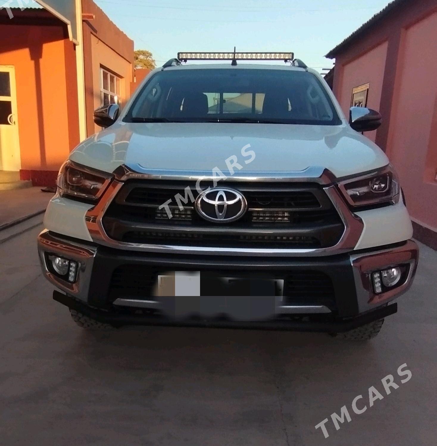 Toyota Hilux 2021 - 610 000 TMT - Бузмеин - img 7