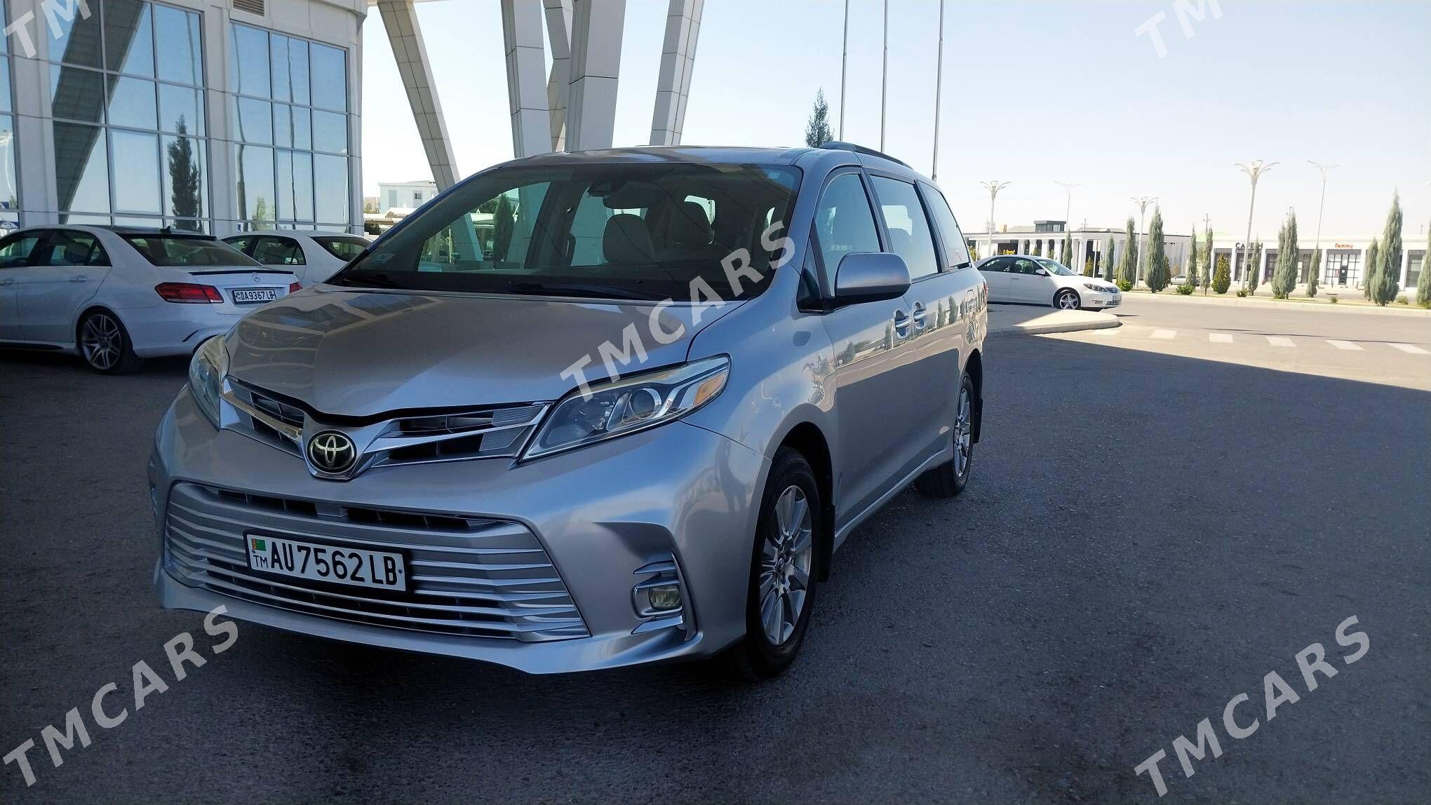 Toyota Sienna 2018 - 420 000 TMT - Туркменабат - img 8