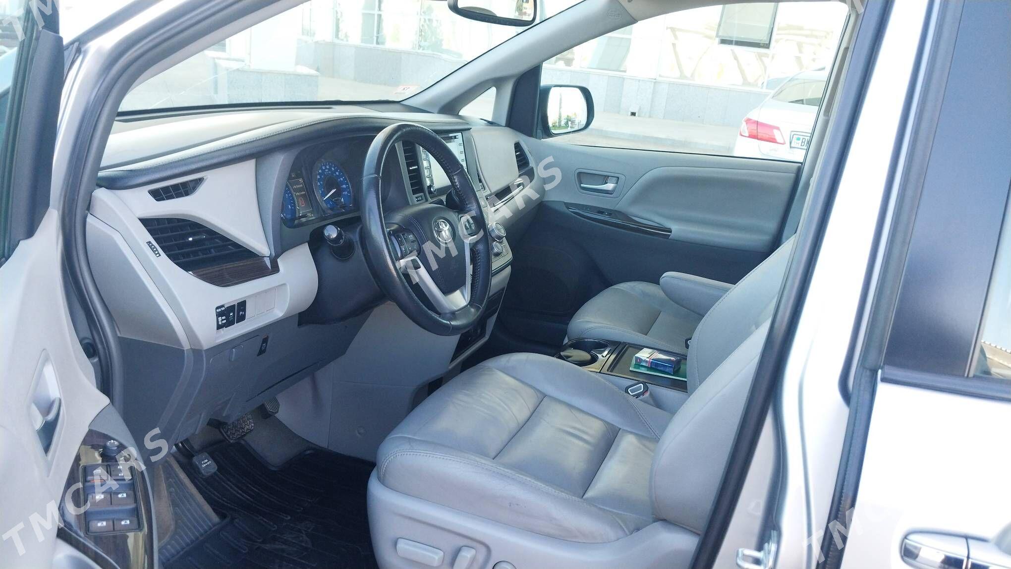 Toyota Sienna 2018 - 420 000 TMT - Туркменабат - img 6