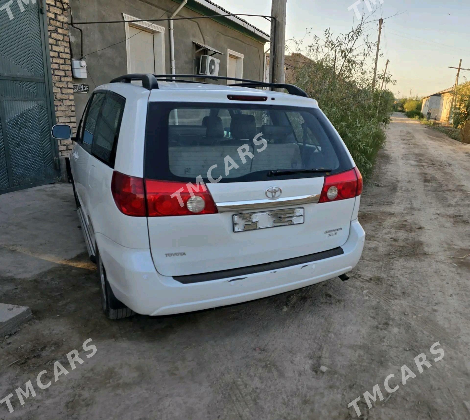 Toyota Sienna 2009 - 230 000 TMT - Türkmenbaşy etr. - img 1