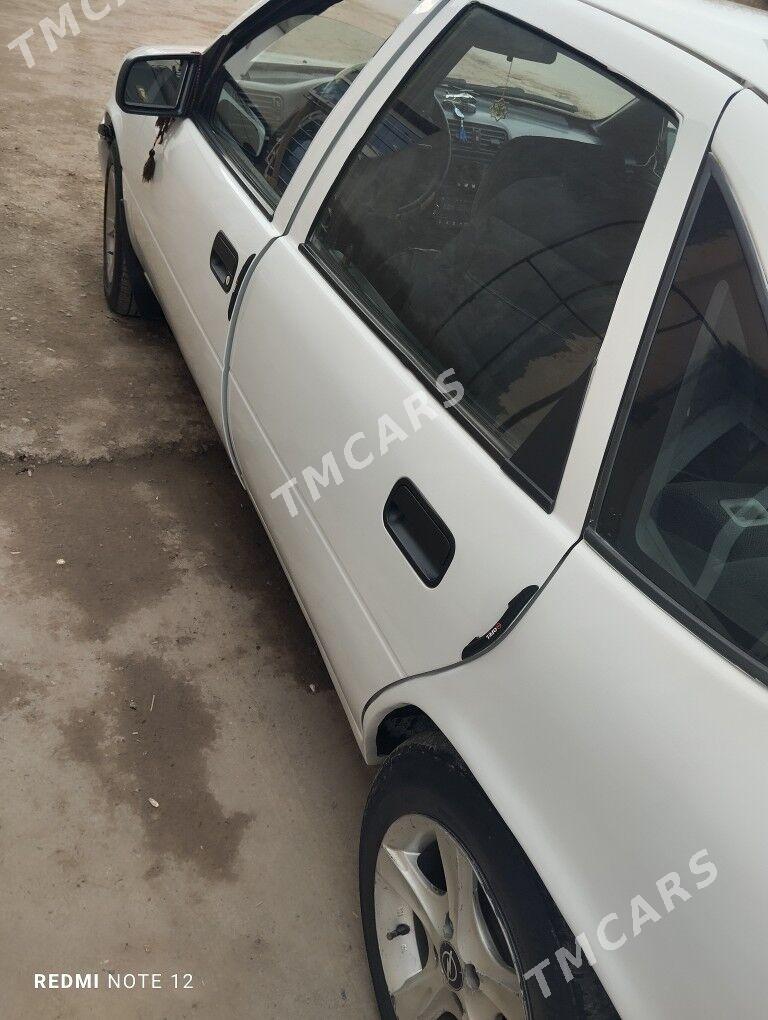 Opel Vectra 1993 - 40 000 TMT - Мургап - img 3
