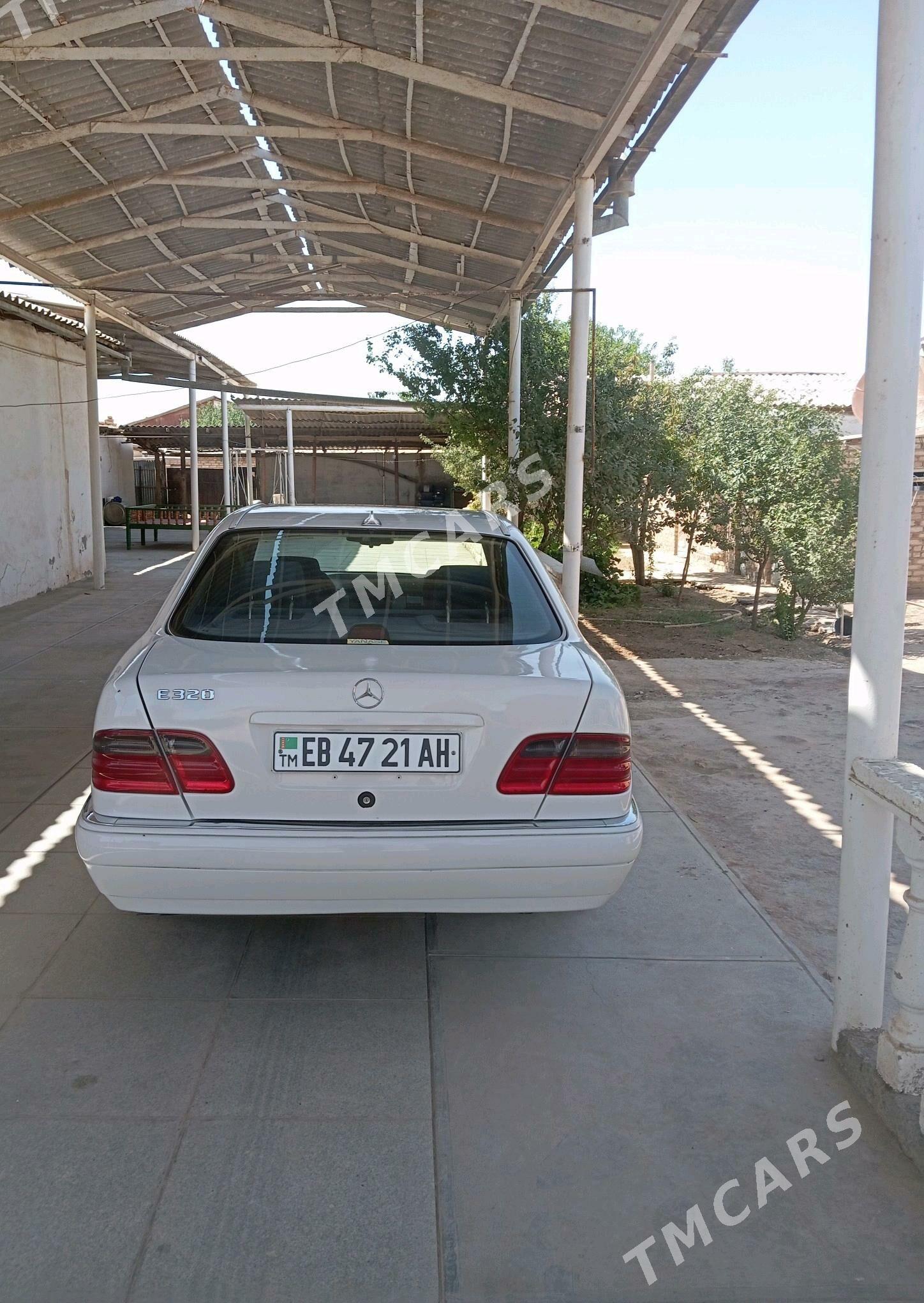Mercedes-Benz E320 1996 - 60 000 TMT - Бабадайхан - img 4