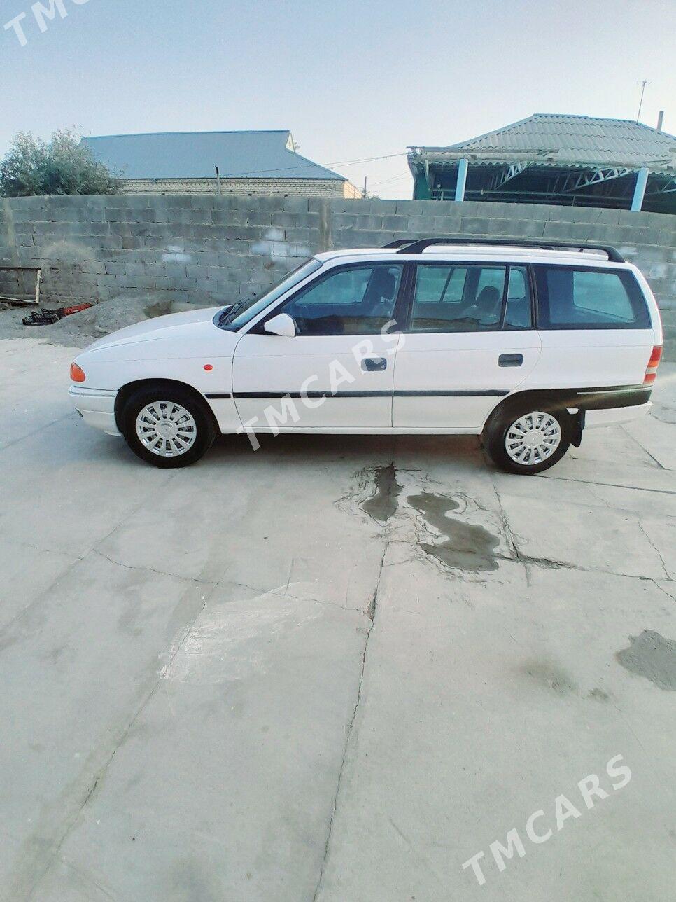 Opel Astra 1995 - 44 000 TMT - Бахарден - img 5