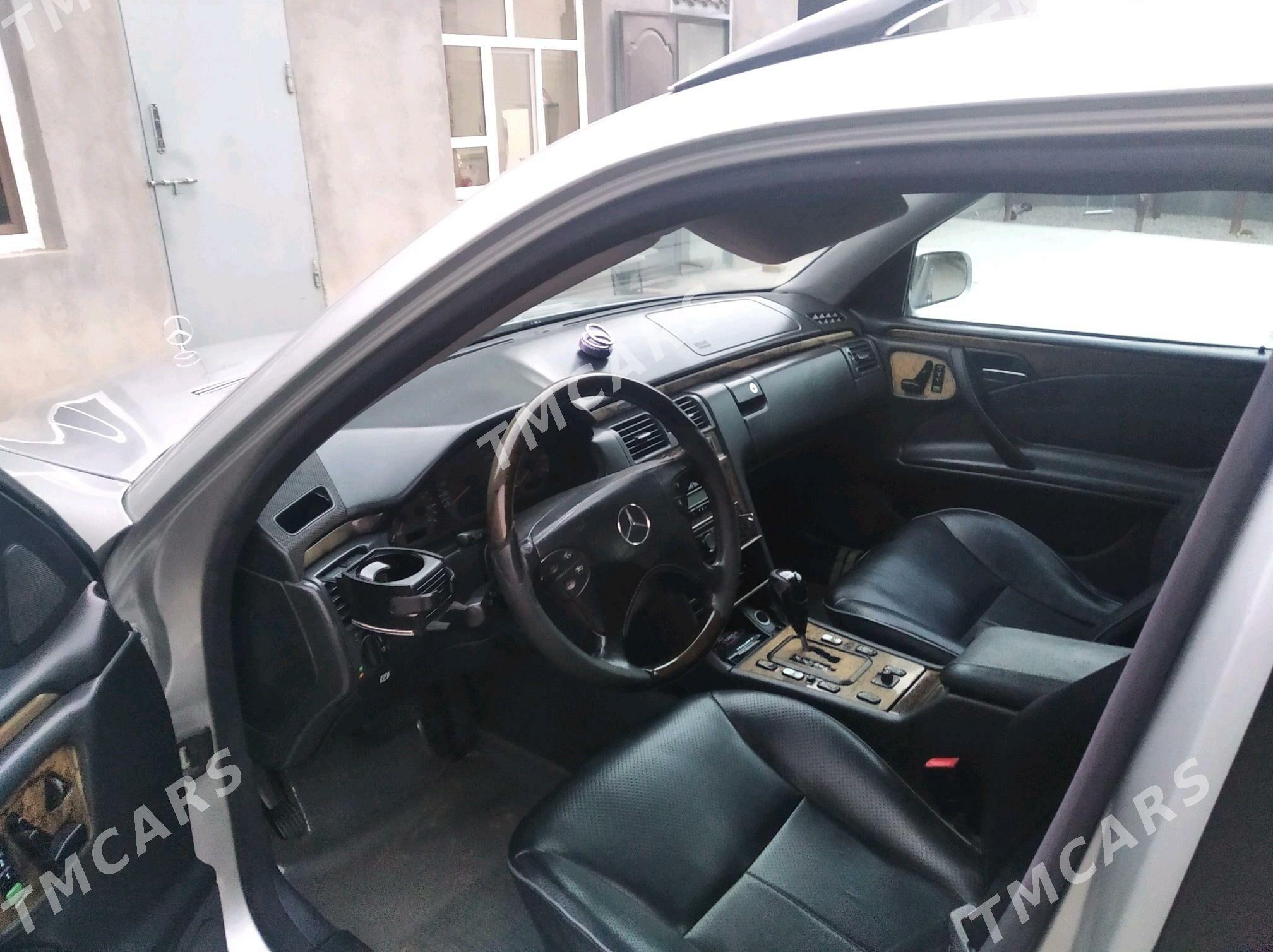 Mercedes-Benz E320 2001 - 115 000 TMT - Гызыларбат - img 3