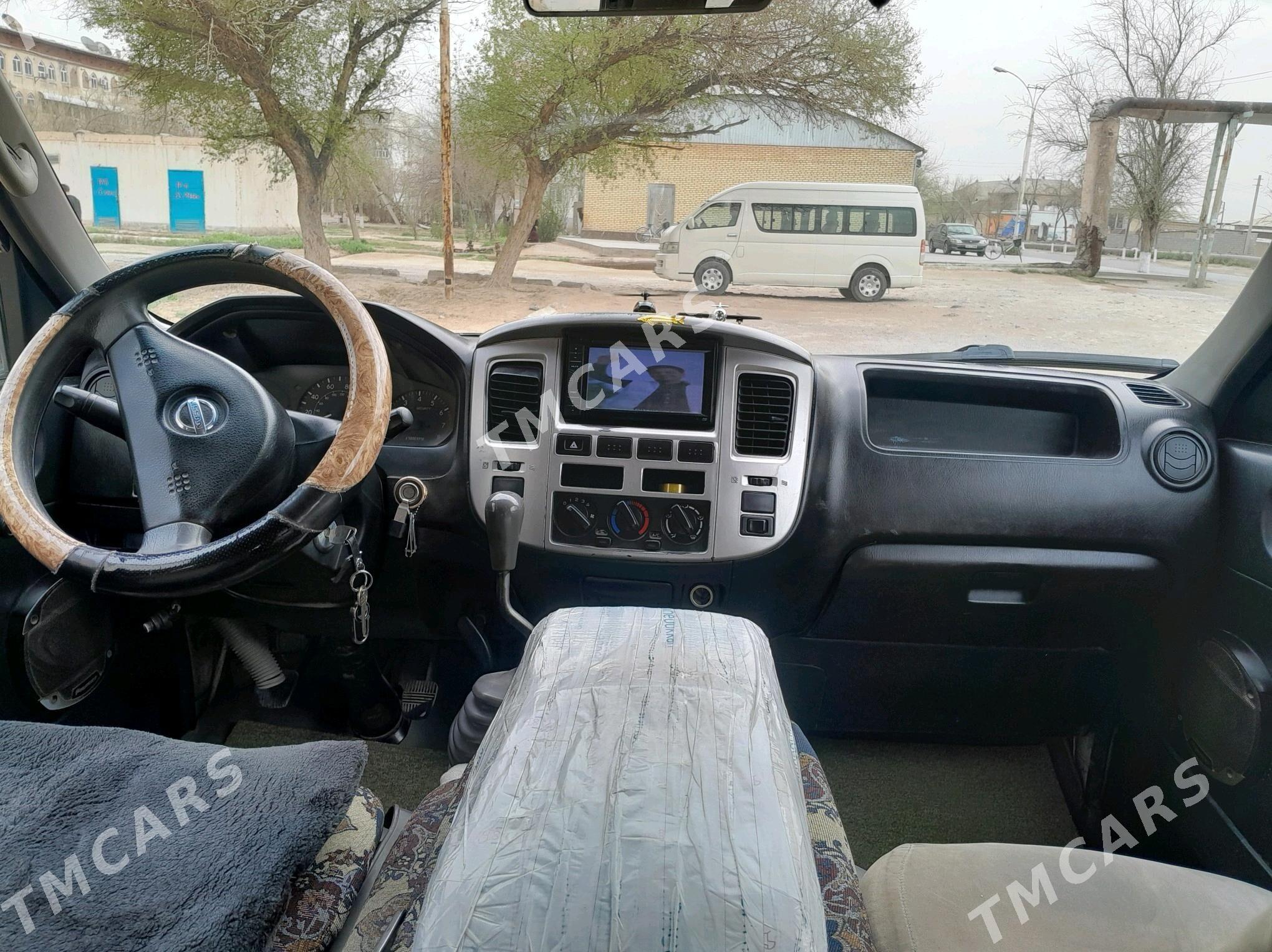 Nissan Urvan 2009 - 130 000 TMT - Mary - img 2