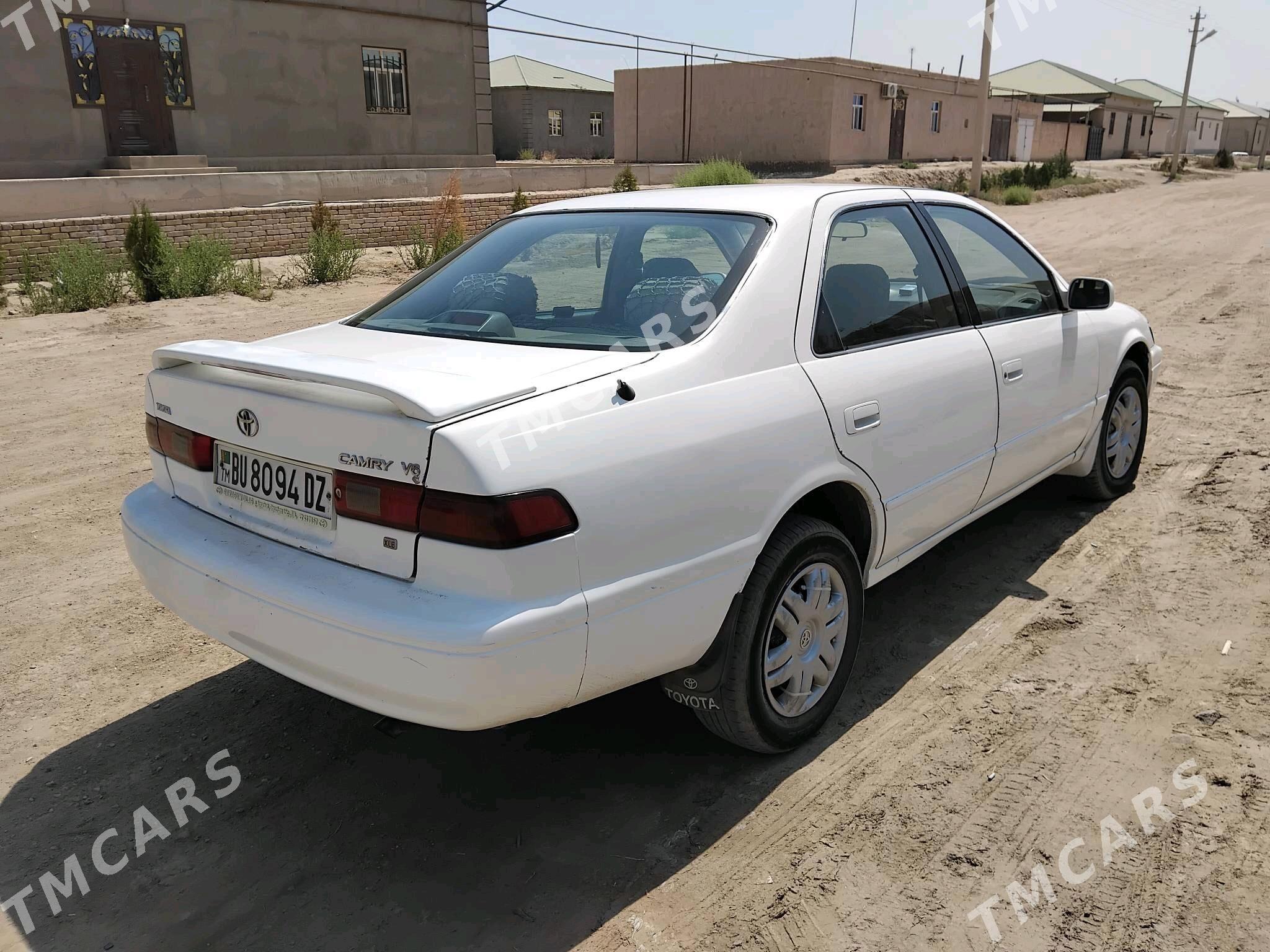 Toyota Camry 1998 - 110 000 TMT - Дашогуз - img 2