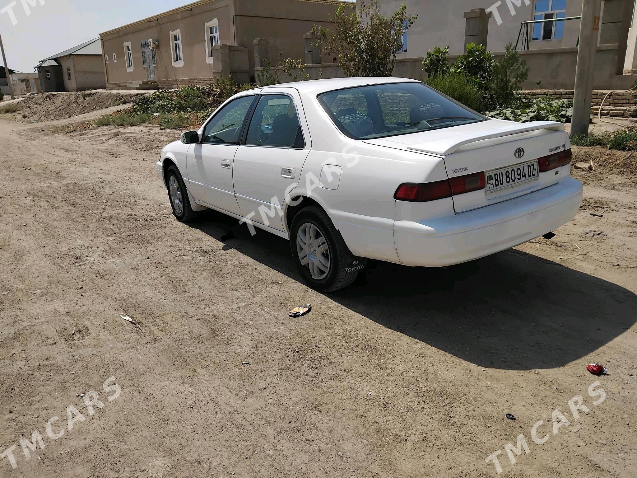Toyota Camry 1998 - 110 000 TMT - Дашогуз - img 3