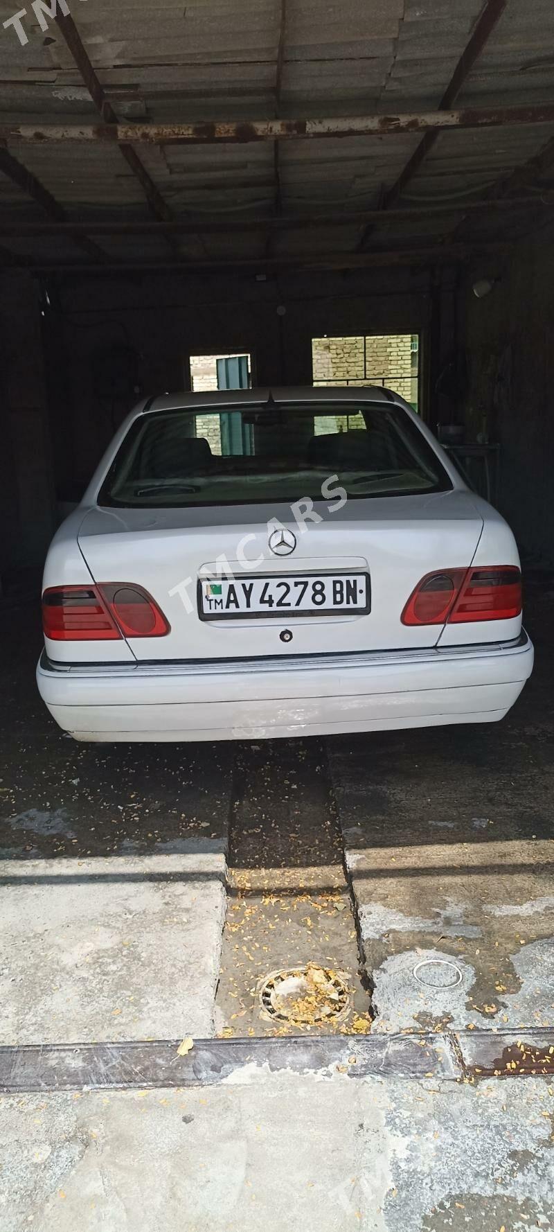 Mercedes-Benz 300CE 1997 - 45 000 TMT - Берекет - img 4