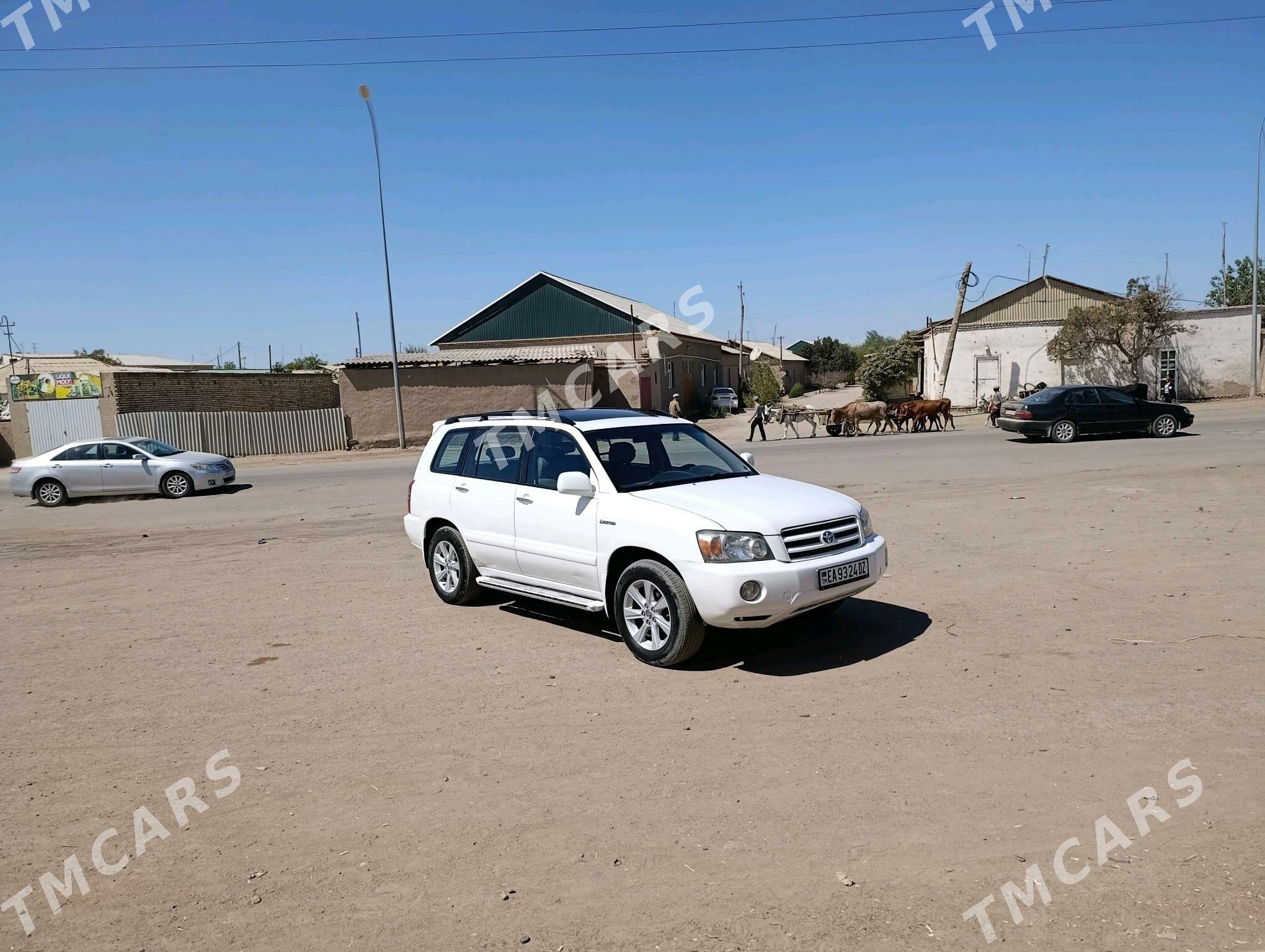 Toyota Highlander 2003 - 200 000 TMT - Кёнеургенч - img 4