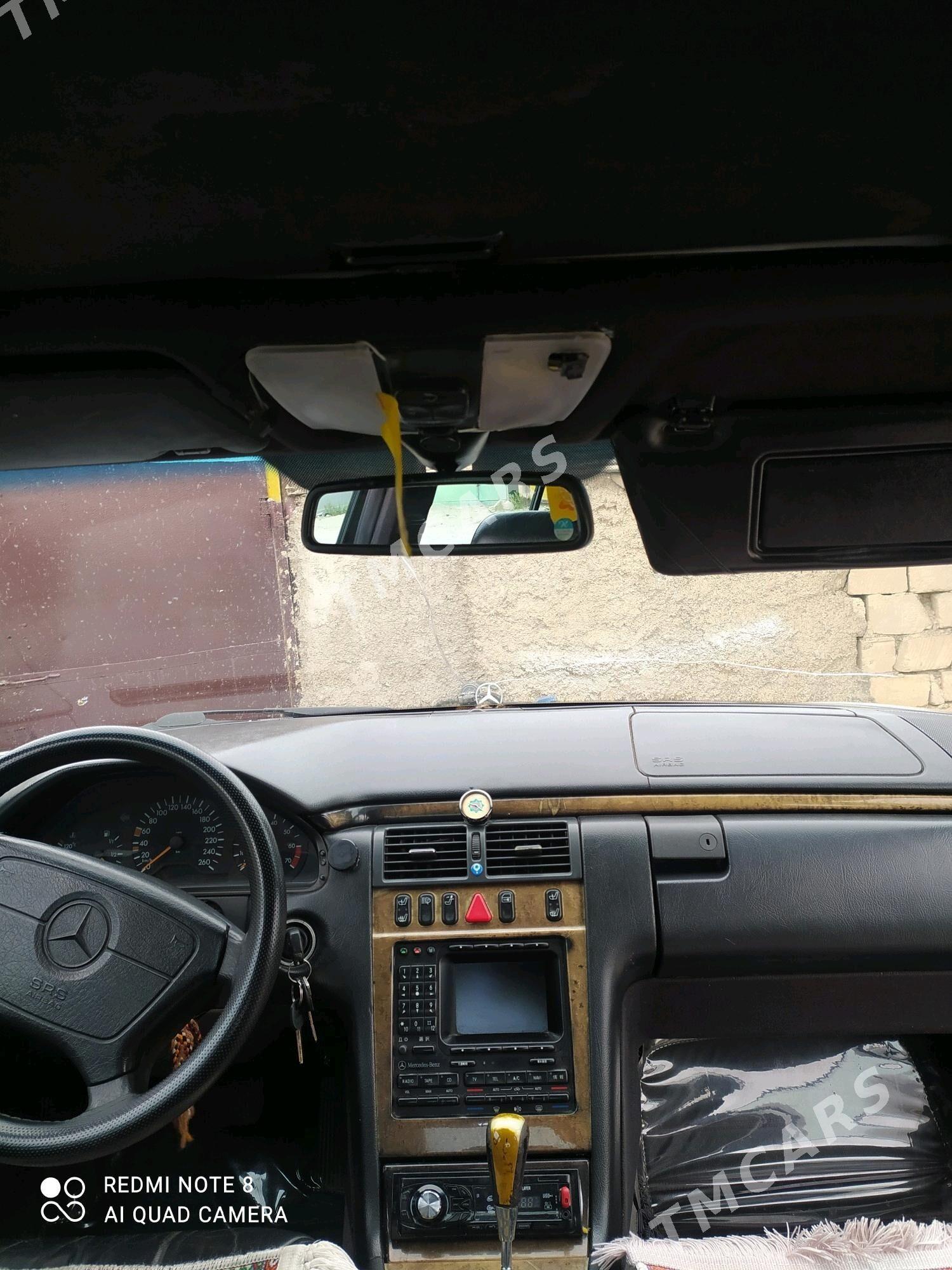 Mercedes-Benz E320 1999 - 100 000 TMT - Türkmenbaşy - img 2