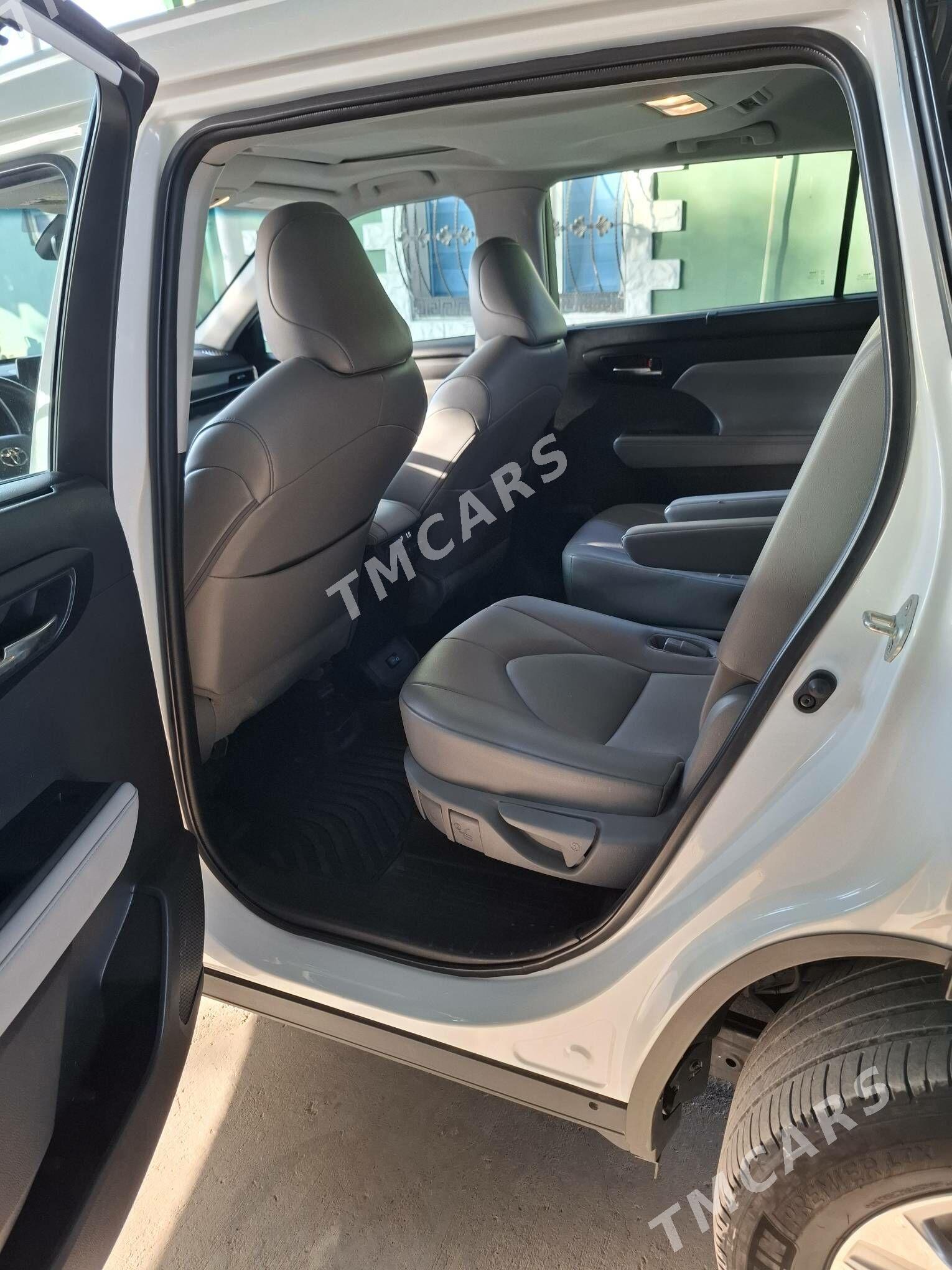Toyota Highlander 2022 - 490 000 TMT - Кака - img 3