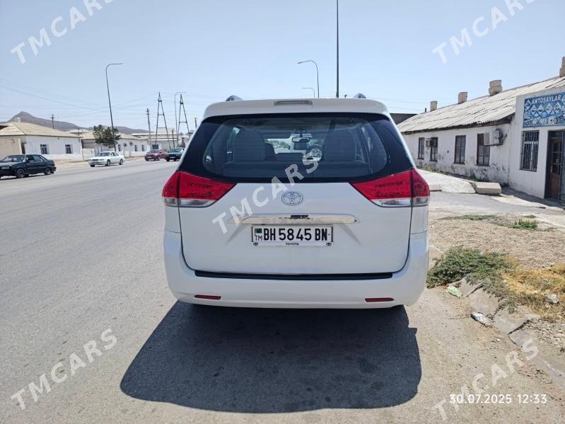 Toyota Sienna 2012 - 290 000 TMT - Balkanabat - img 3