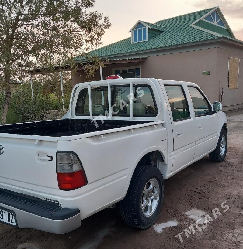 Toyota Hilux 2011 - 80 000 TMT - етр. Туркменбаши - img 4