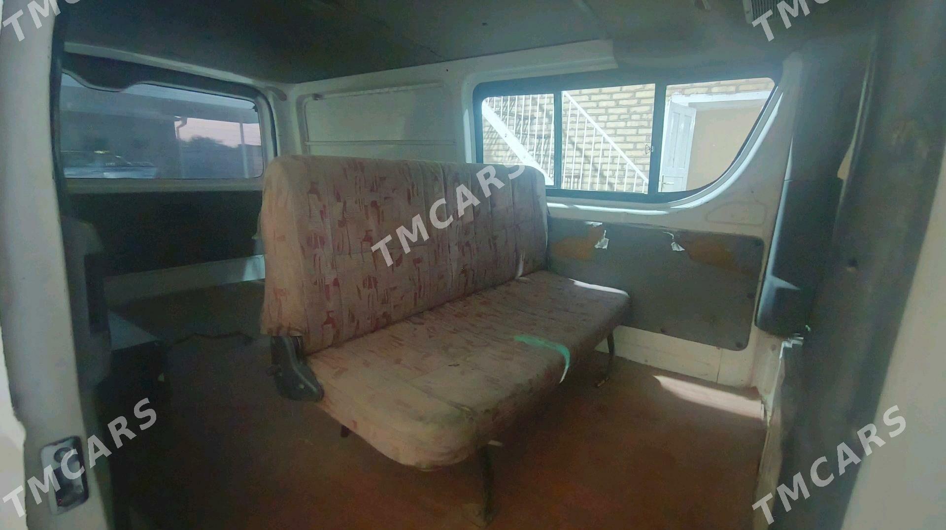 Toyota Hiace 2006 - 200 000 TMT - Mary - img 7