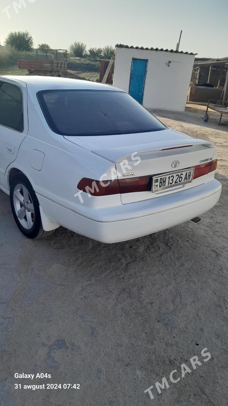 Toyota Camry 2000 - 120 000 TMT - Теджен - img 1
