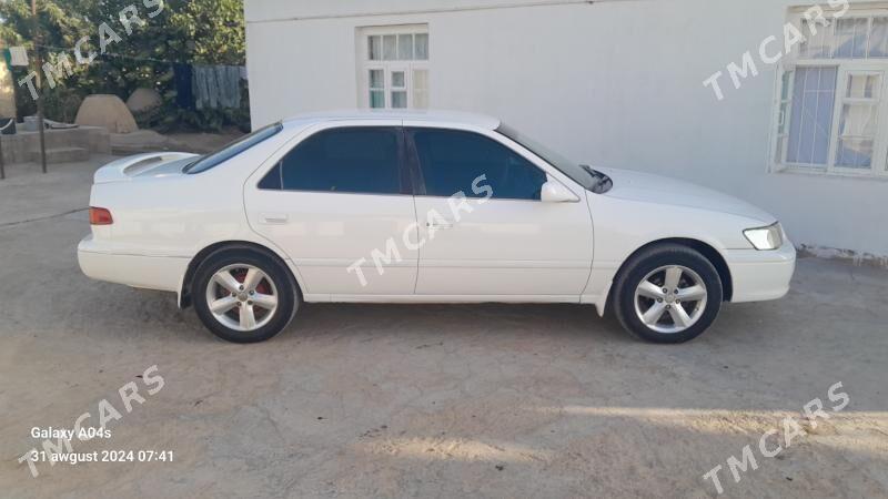 Toyota Camry 2000 - 120 000 TMT - Теджен - img 4
