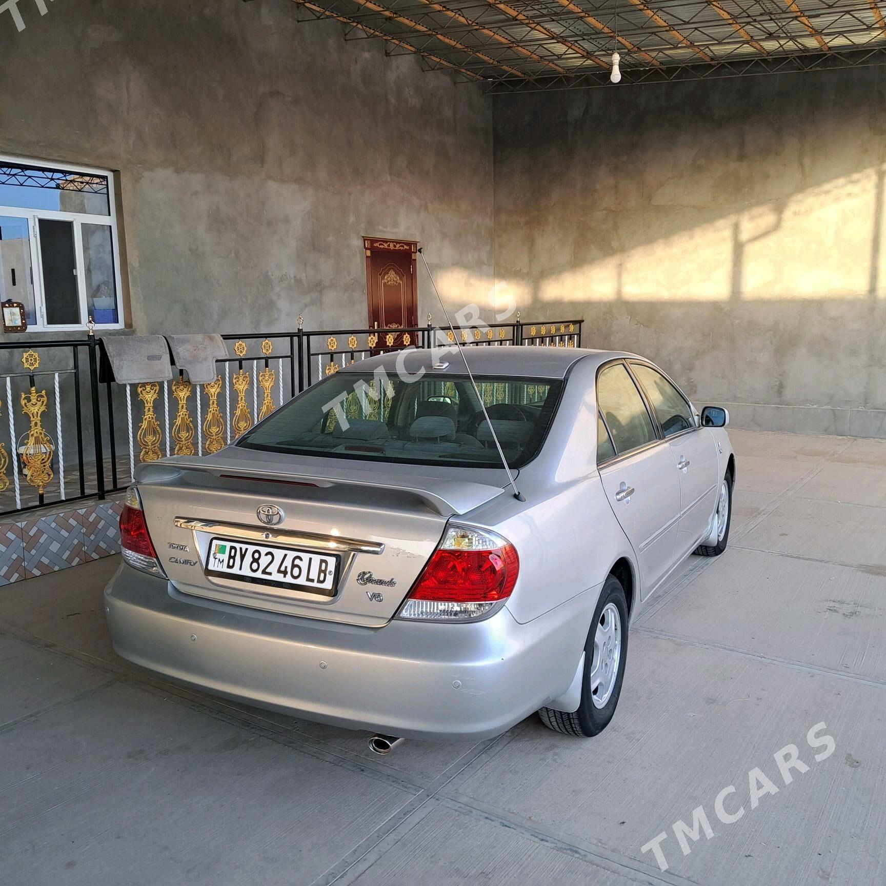 Toyota Camry 2005 - 175 000 TMT - Halaç - img 3