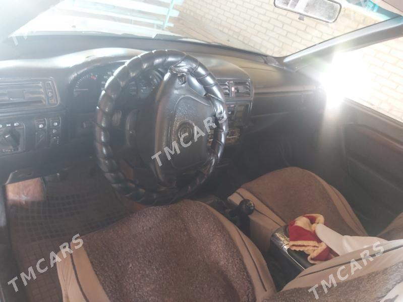 Opel Vectra 1993 - 26 000 TMT - Фарап - img 2